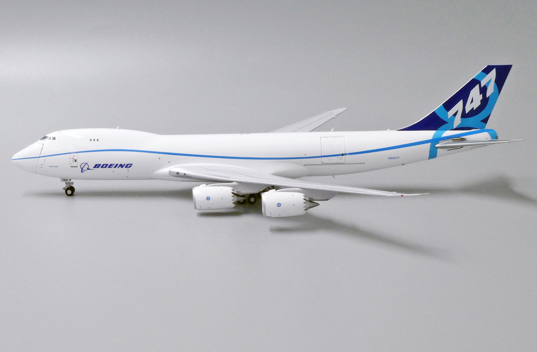 1:400 JC Wings Boeing Company 747-8F 