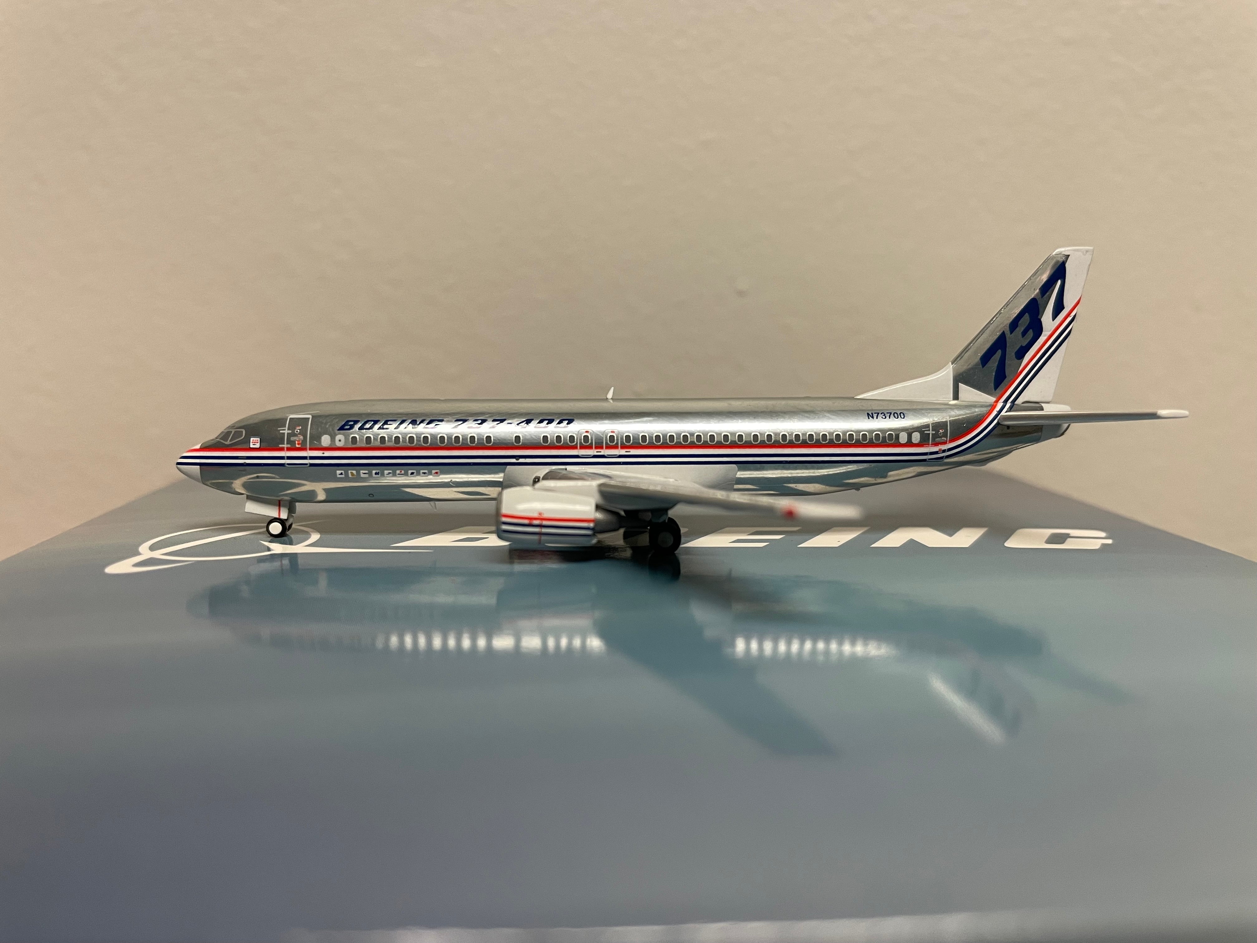 1:400 Panda Models Boeing House Colors 737-400 N73700 202106