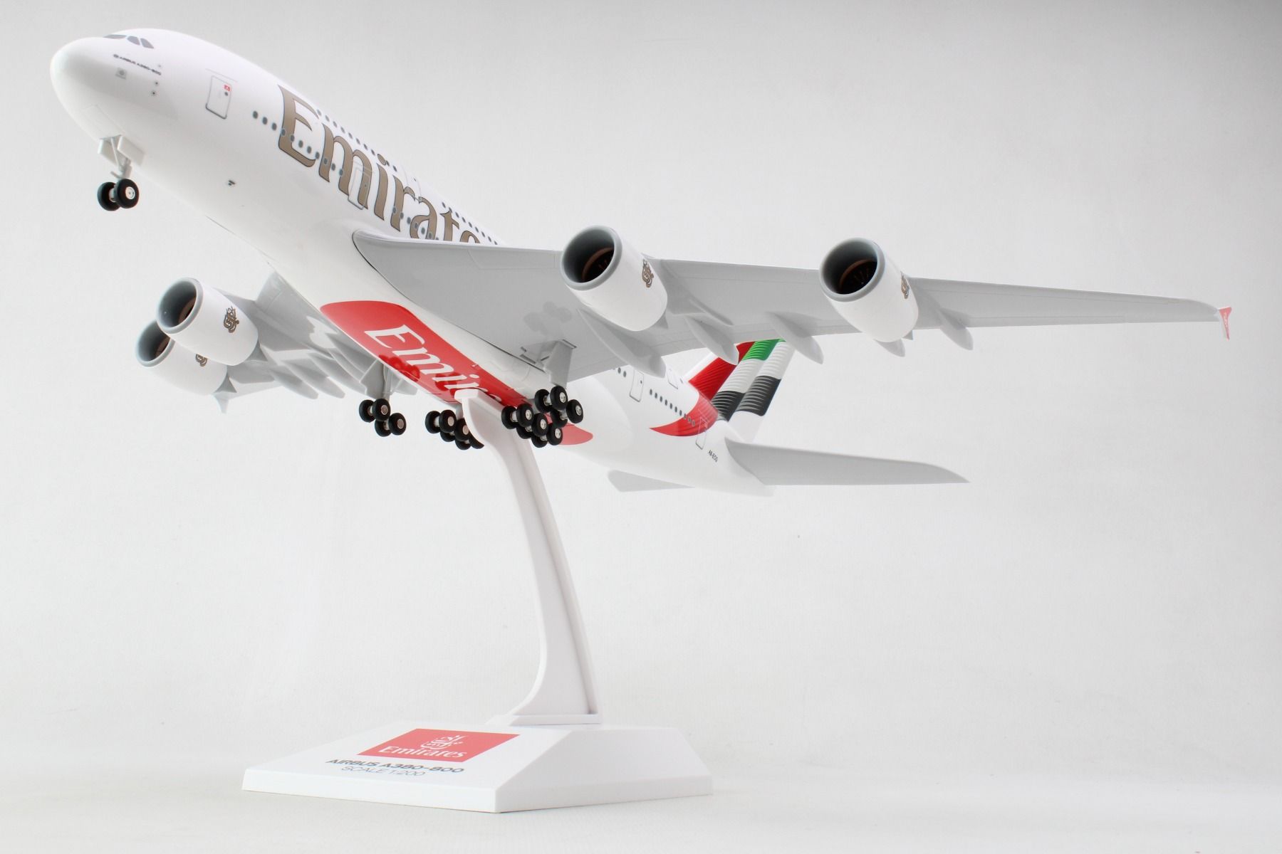 Emirates A380-800 1 200 - 航空機・ヘリコプター