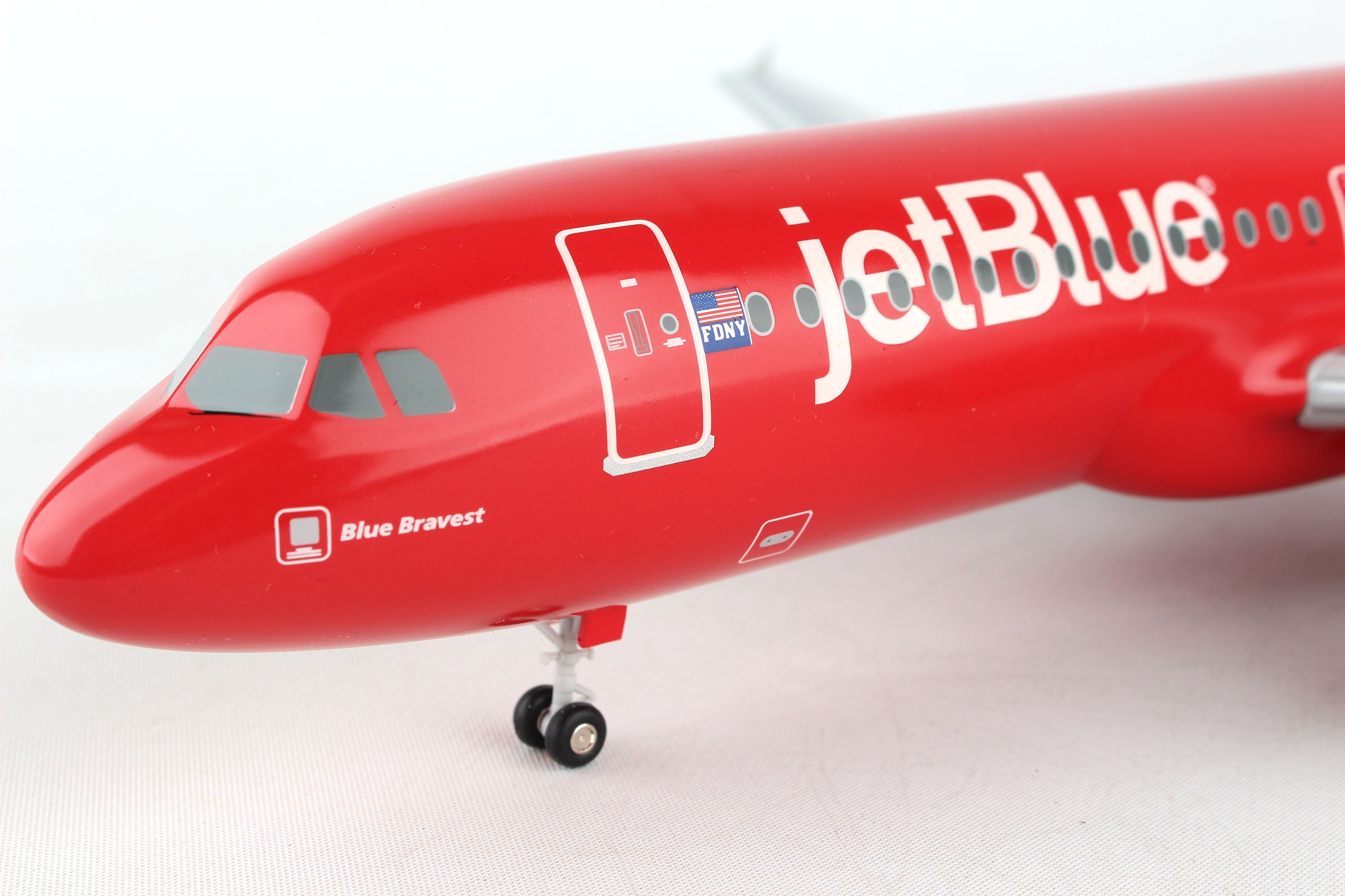 SKYMARKS JETBLUE A320 1/100 FDNY W/WOOD STAND & GEAR – RM Model Store