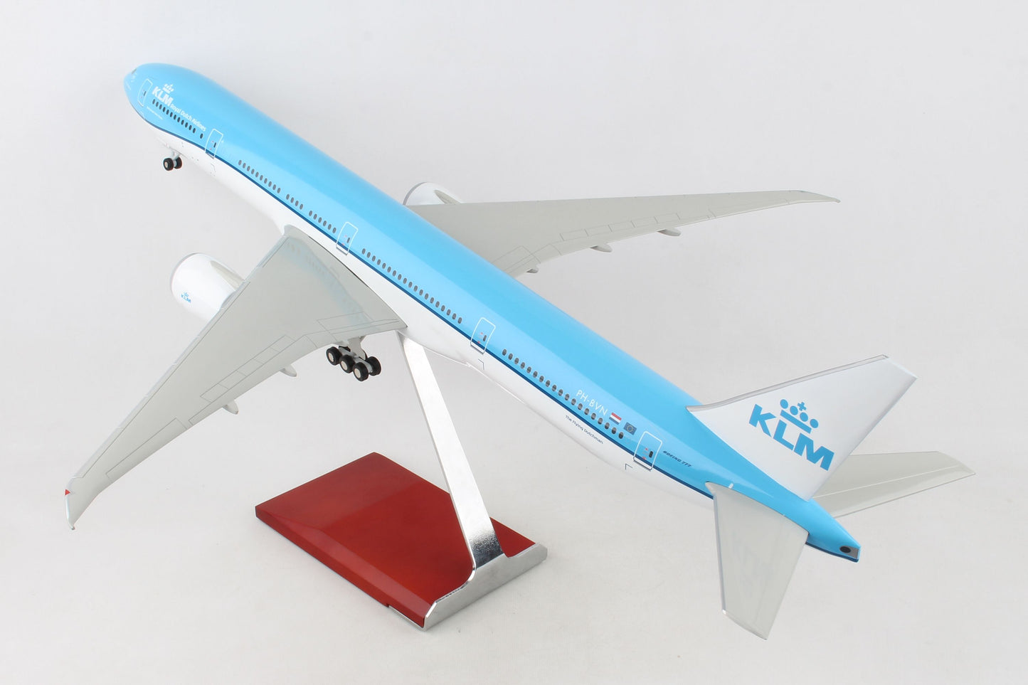 SKYMARKS KLM 777-300 1/100 W/WOOD STAND & GEAR
