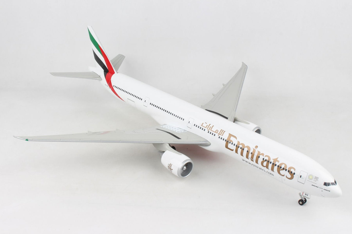 SKYMARKS EMIRATES 777-300ER EXPO 1/100 W/WOOD STAND & GEAR