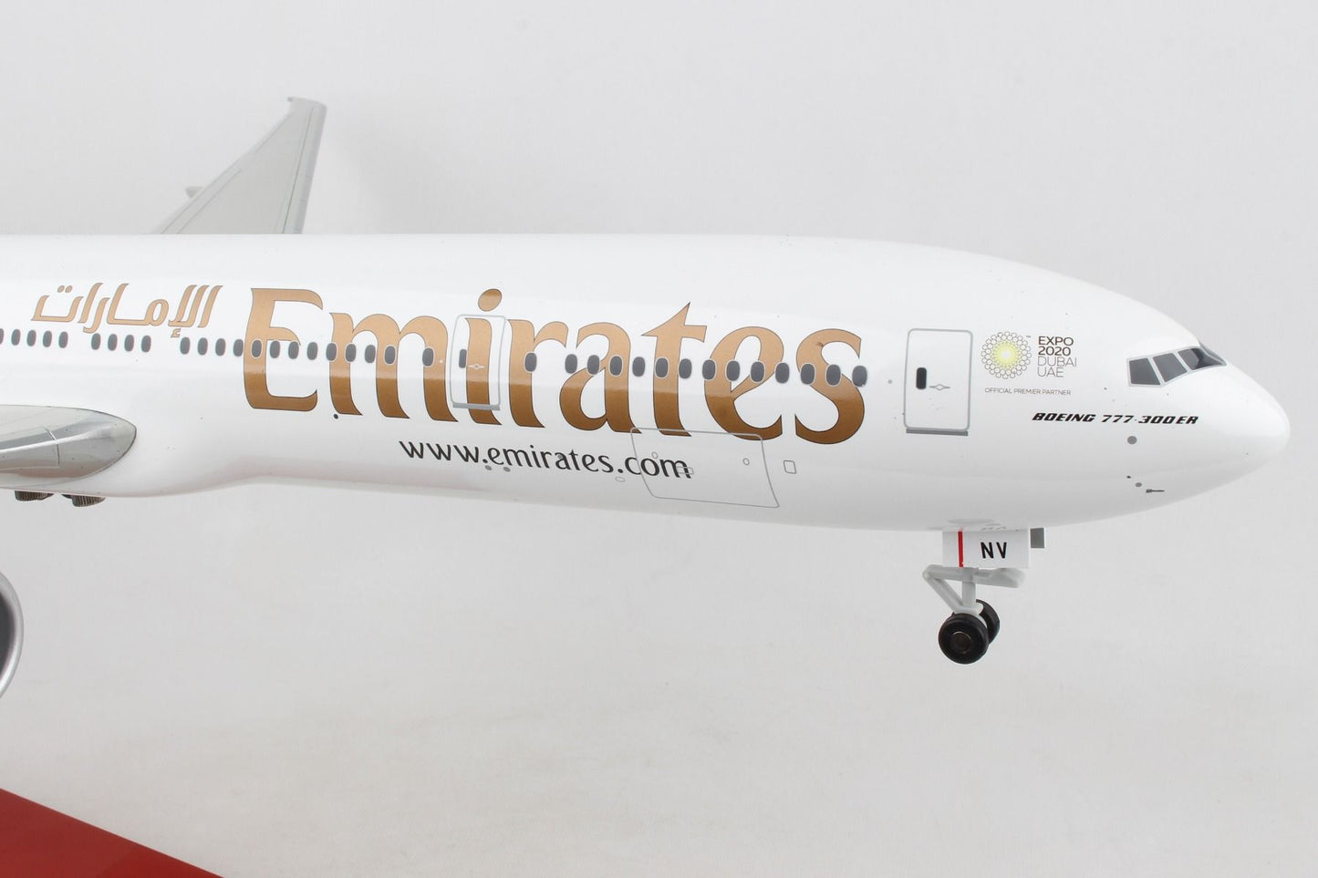 SKYMARKS EMIRATES 777-300ER EXPO 1/100 W/WOOD STAND & GEAR