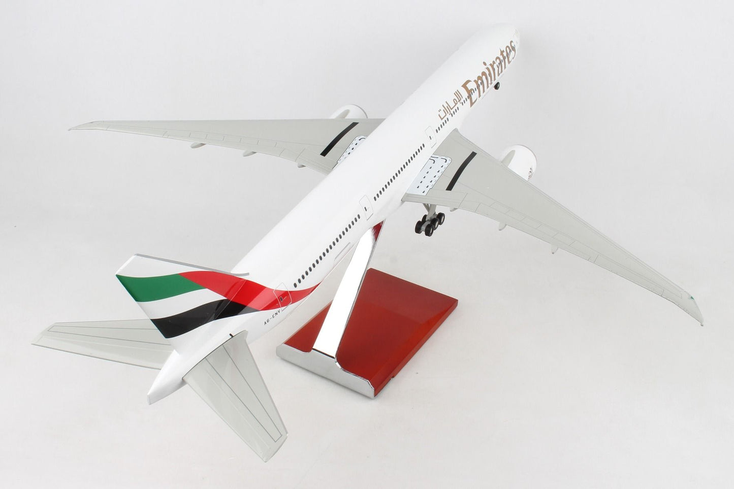 SKYMARKS EMIRATES 777-300ER EXPO 1/100 W/WOOD STAND & GEAR