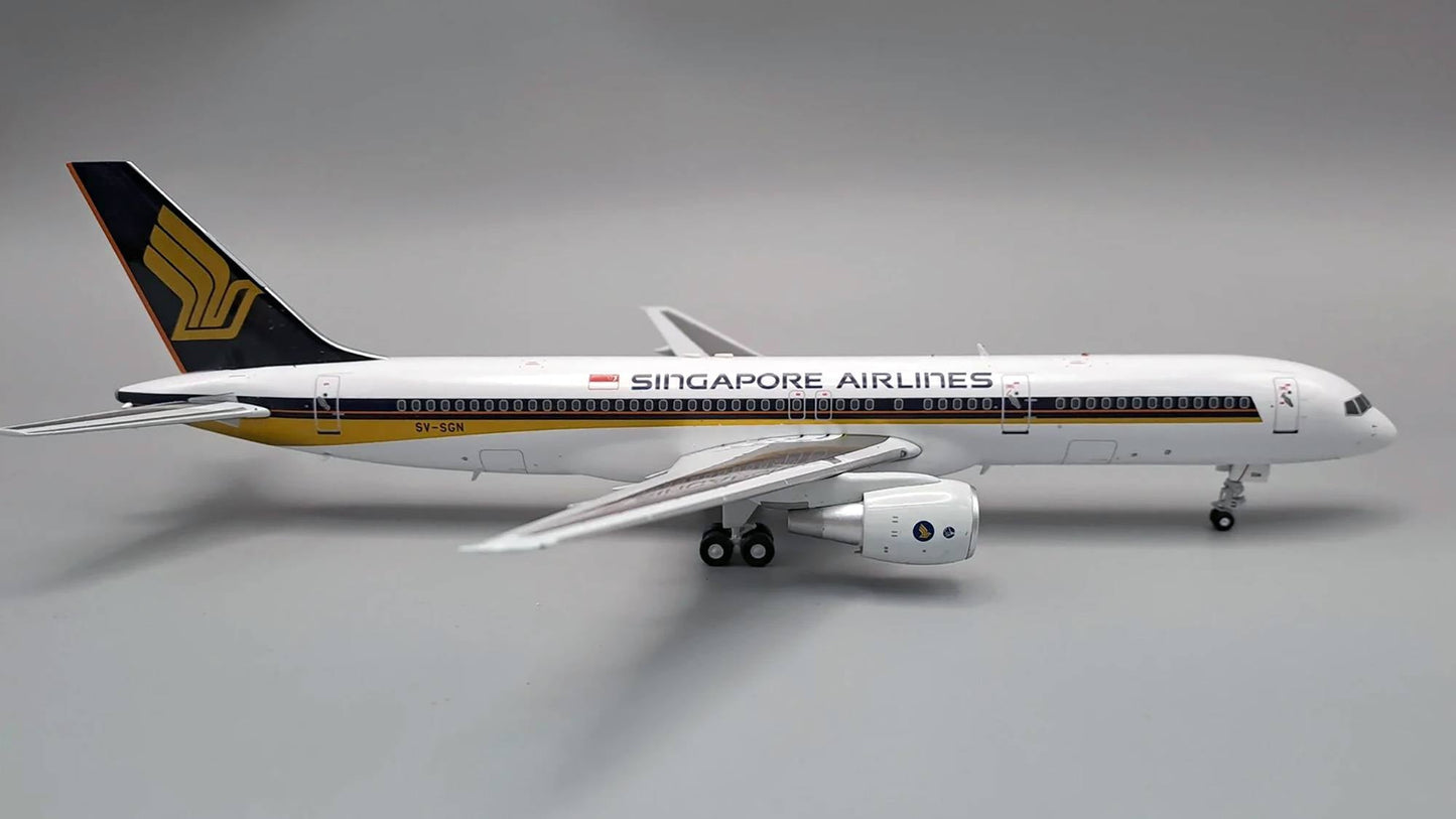 White Box Models WB-757-2-002 Singapore Airlines Boeing 757-212