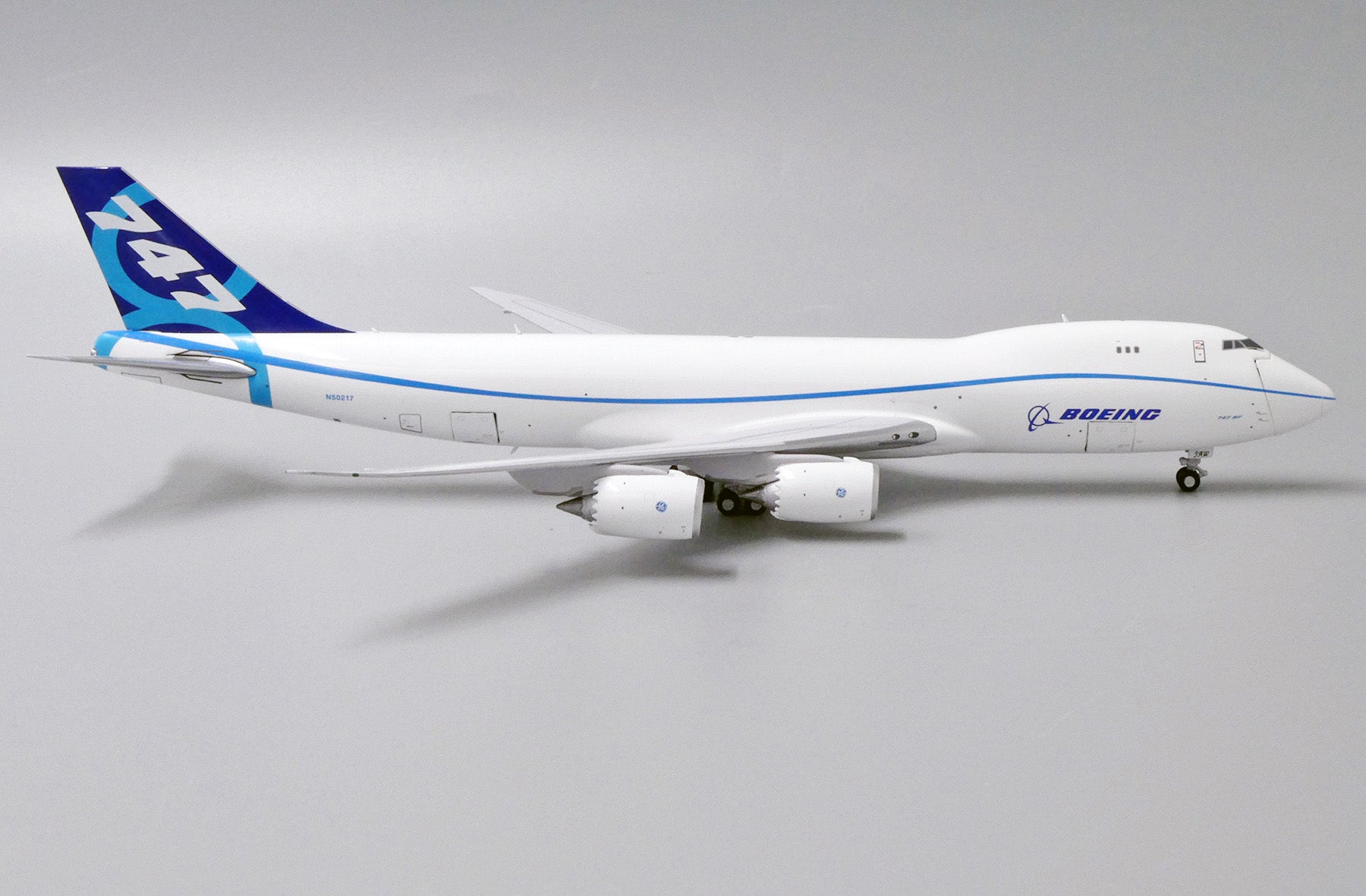 1:400 JC Wings Boeing Company 747-8F 