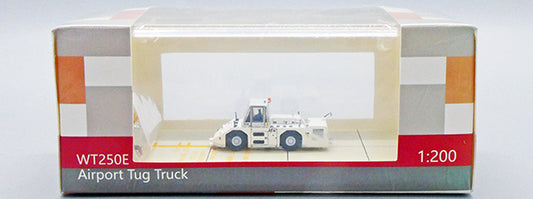 1:200 JC Wings Airport Accessories - JAL Komatsu WT250E Towing Tractor GSE2WT250E03