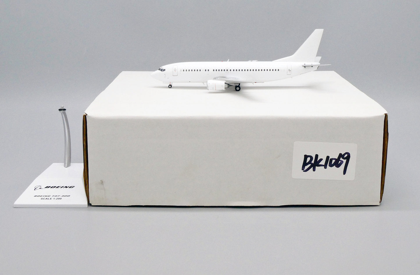 1:200 JC Wings Blank Boeing 737-300 BK1069