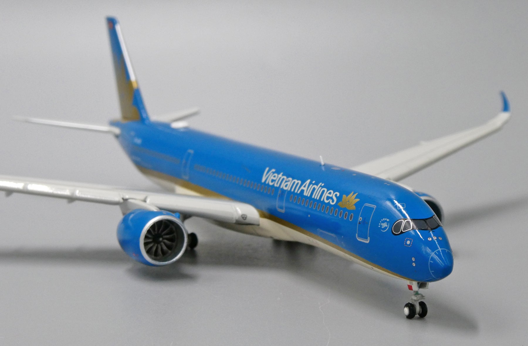 1:400 JC Wings Vietnam Airlines Airbus A350-900 