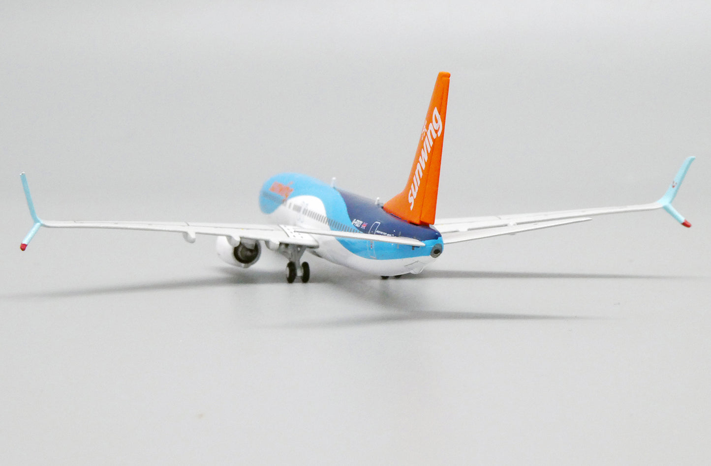 1:400 JC Wings Sunwing Airlines Boeing 737-800 "TUI Hybrid" G-FDZY LH4204