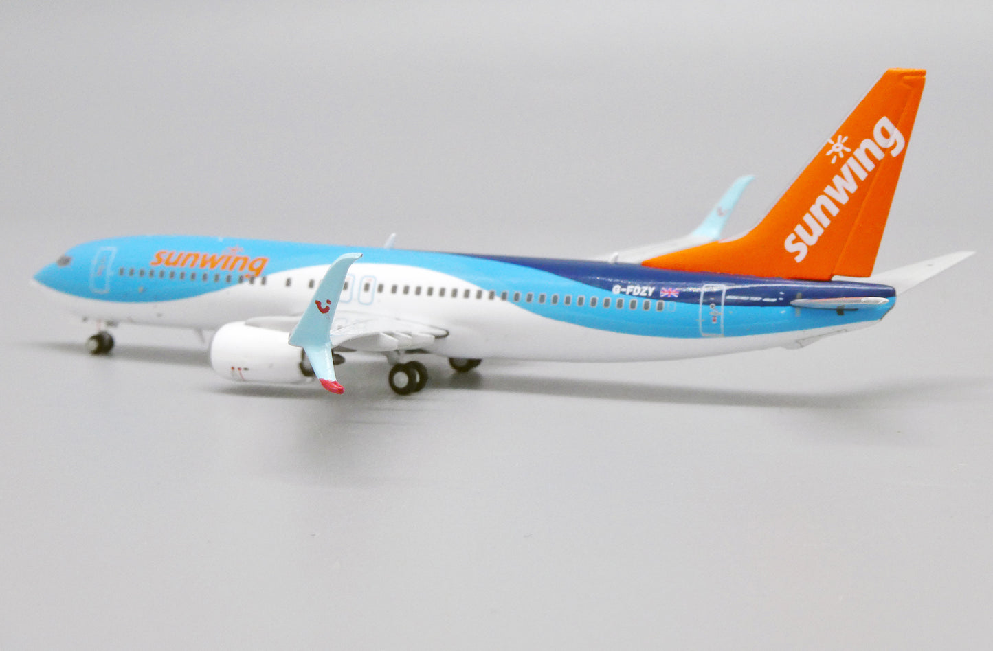 1:400 JC Wings Sunwing Airlines Boeing 737-800 "TUI Hybrid" G-FDZY LH4204