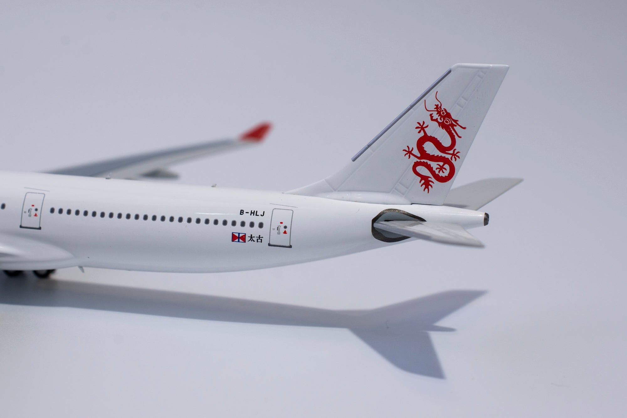 1:400 NG Models Hong Kong Dragon Airlines Airbus A330-300 B-HLJ 