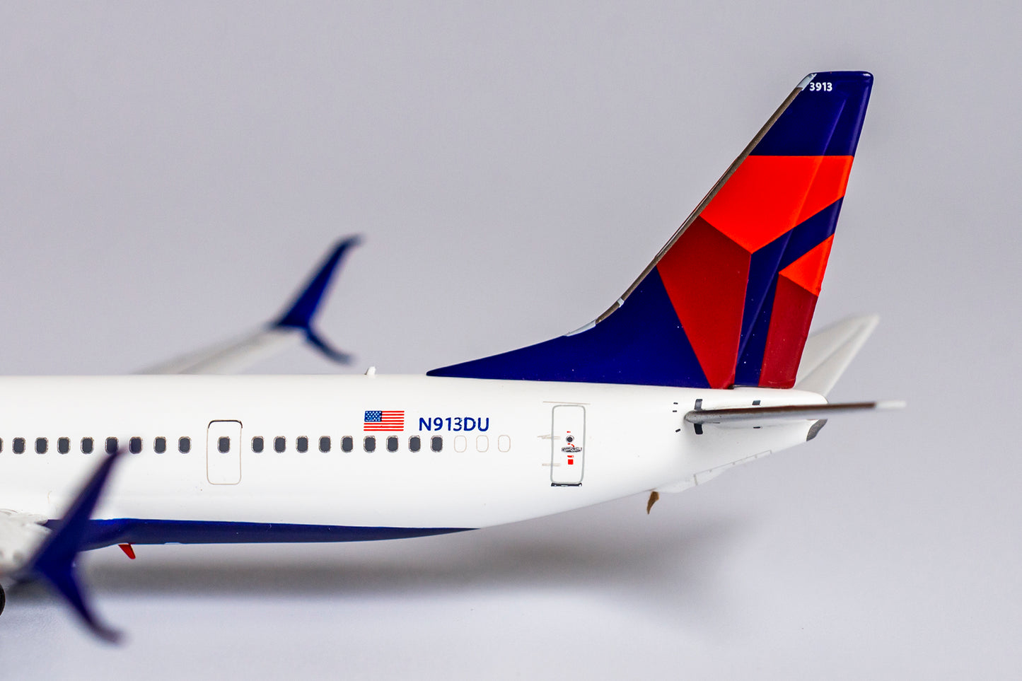 1:400 NG Models Delta Air Lines Boeing 737-900ER "New Colors" N913DU NG79005