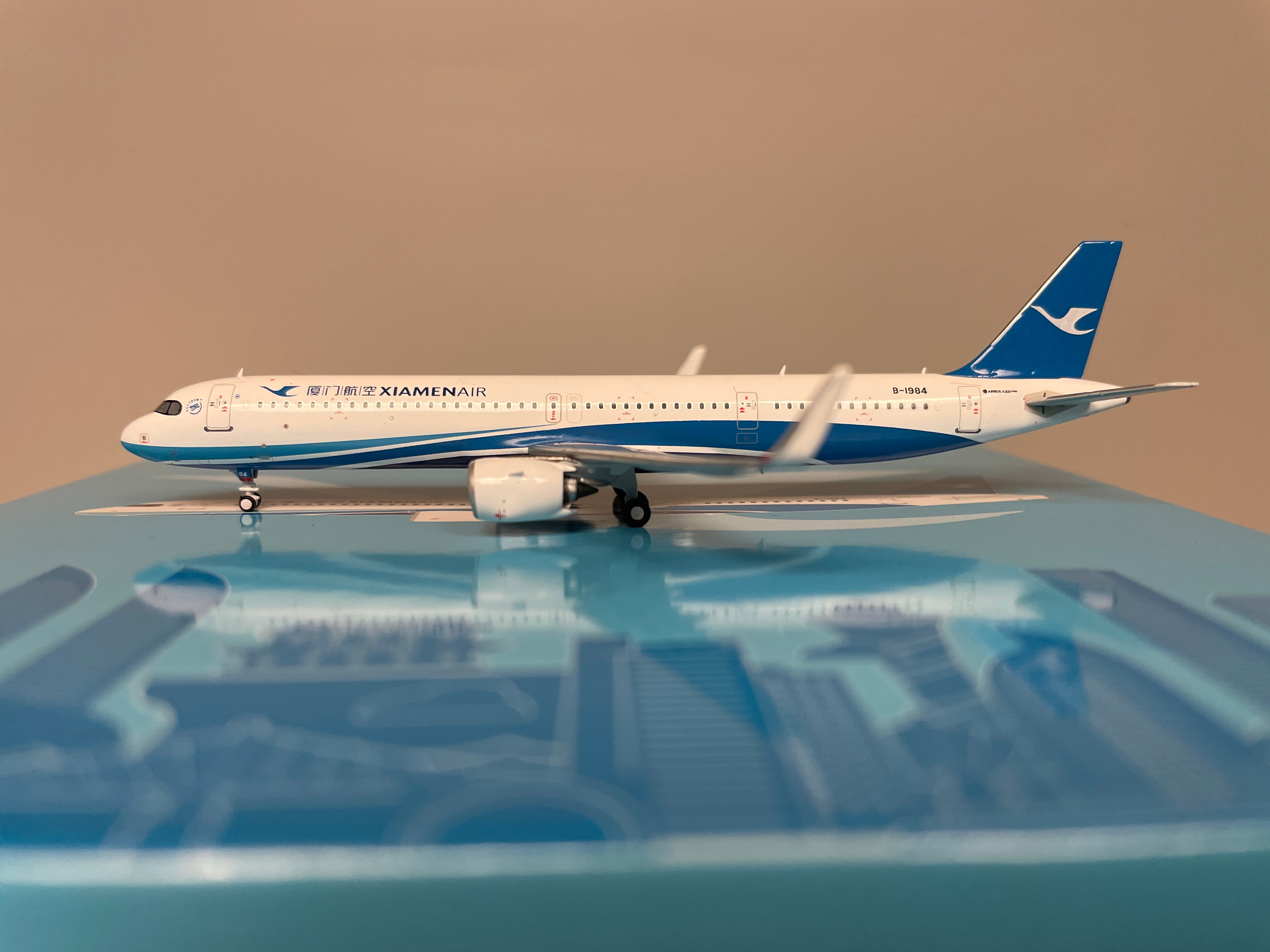 1:400 Panda Models (Winglux) Xiamen Air Airbus A321neo B-1984 