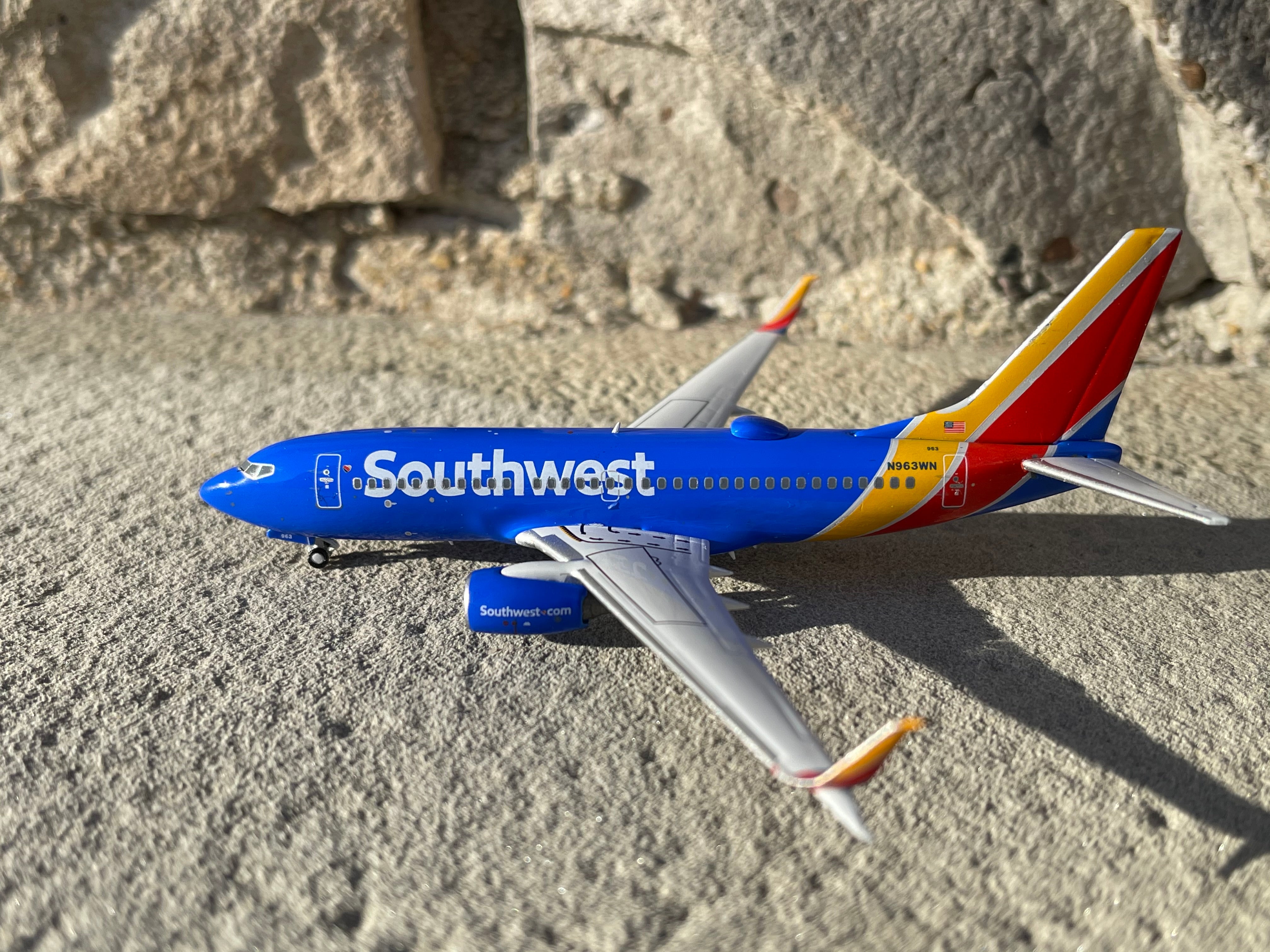 1:400 Panda Model Southwest 737-700 (Split Scimitars) Heart Livery N963WN  Release