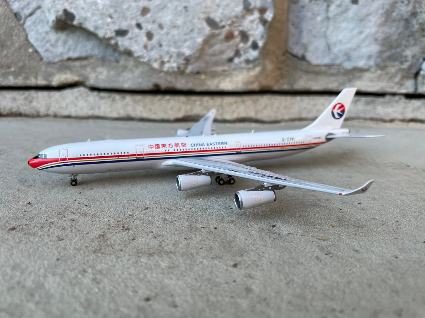 1:400 Aviation400 China Eastern Airlines Airbus A340-300 B-2381 AV4082