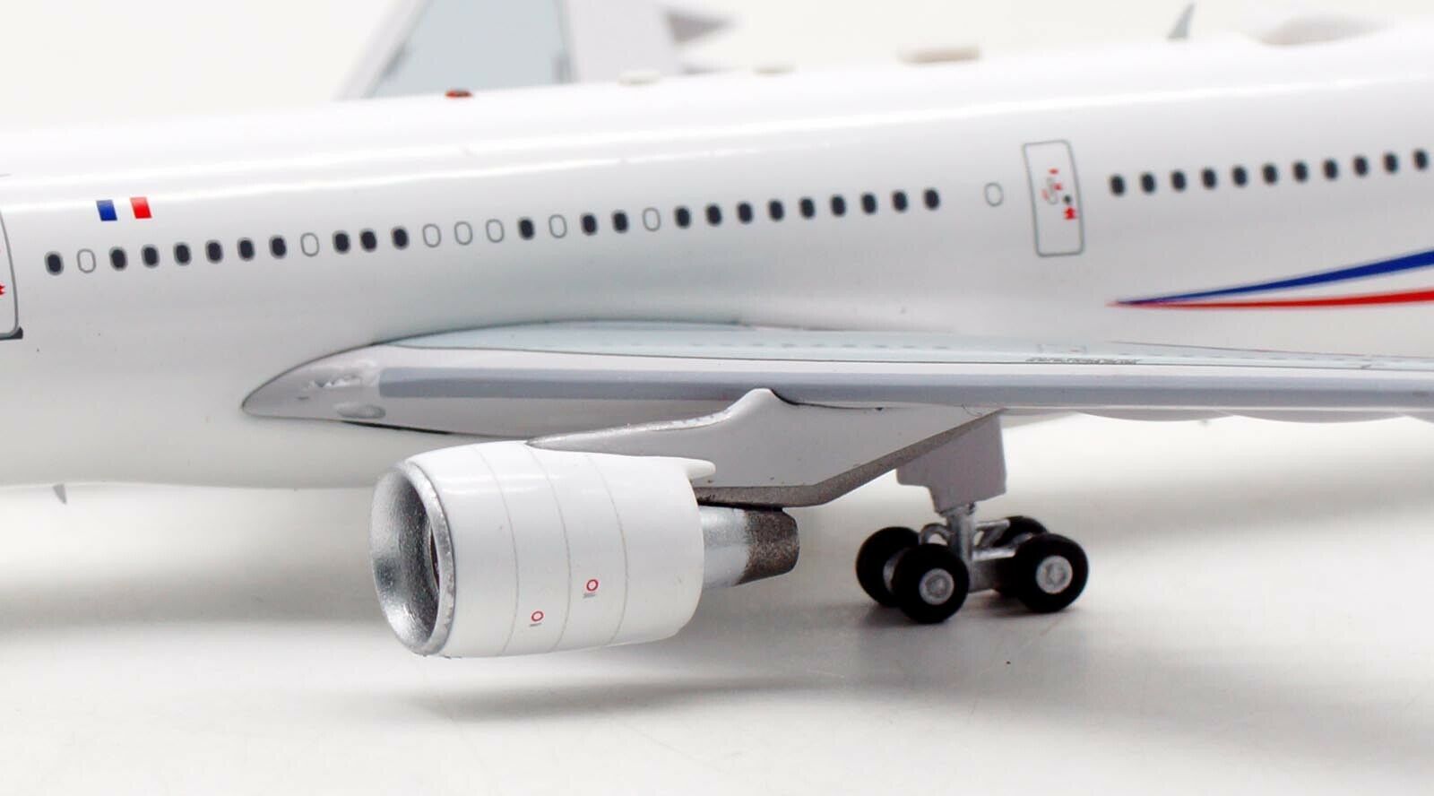 1:400 Aviation400 Republique Française French Air Force Airbus A330-223  F-RARF AV4332FAF