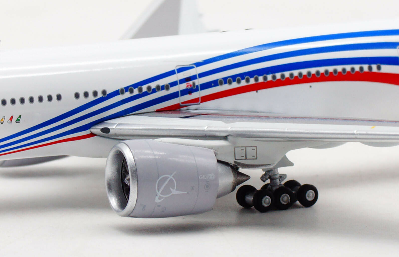 1:400 Aviation400 Boeing House Colors 777-300ER N5016R AV4091